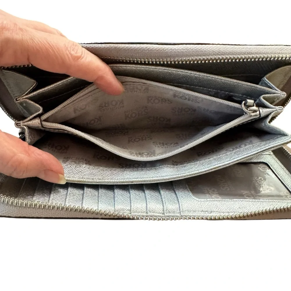 Women’s Michael Kors Taupe/Silver Wallet Wristlet w Zipper Closure